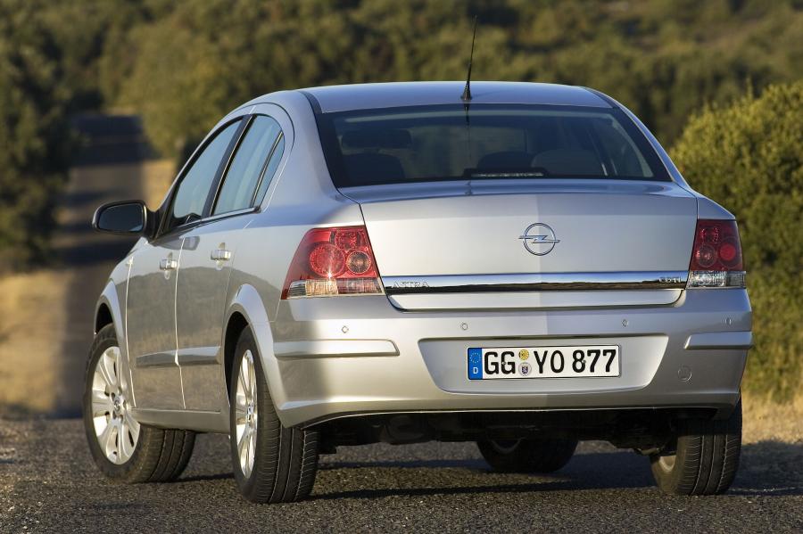  Opel Astra Sedan 2005 года  (фото 6 из 38)